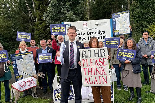 Petition being handed in by David Chadwick MP, Jane Dodds MS, Cllr Glyn Preston and Cllr Richard Church and Carol Robinson